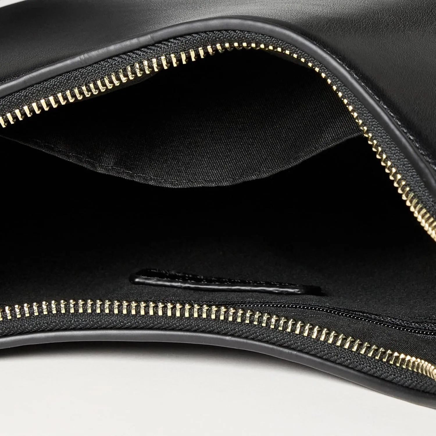 The Drop Kinsley Cresent Crossbody Bag